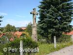 Kamenný kříž pod farou v Bělotíně